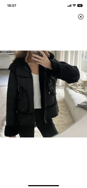 Biker jacket - Så snygg biker jacket från Noelle by Ellos. Storlek 40 men passar mig som är xs💘