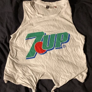 H&M - Är helt okej skick, har ingen användning av den!🥰 den är i storlek xs, passar för S också! 