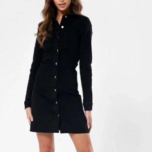 Svart Jeansklänning  - Nyskick och aldrig använd ✨