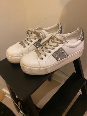 Steve madden - Skor ifrån Steve madden, med nitar. 