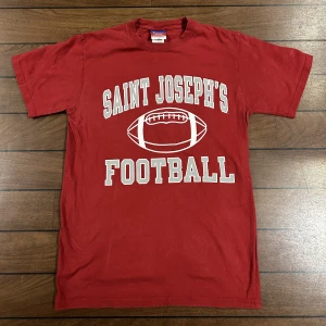 Saint Joseph Champion T-shirt  - Snygg vintage T-shirt i storlek M! Bara att skriva om du undrar över något🙏