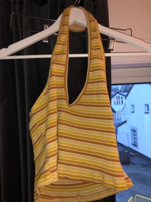 Halterneck topp - Fin halterneck topp, använd men i fint skick