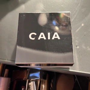 Caia puder - Caias puder i honey glow som ger såå fint lyster! Har denna i en annan färg och därför kommer den inte till användning! Testad 2 gånger 