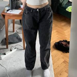 Ett år jeans från asos från deras linje ”hourglass” 