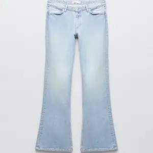 Söker dessa jeansen från zara dem heter trf flare low rise💞söker i storlek 32💗💗