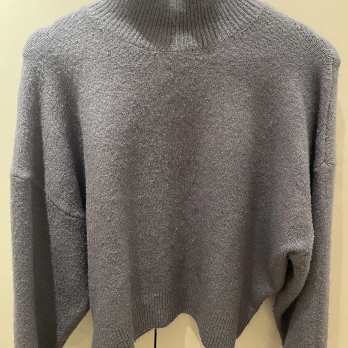 Stickad tröja med krage - 90