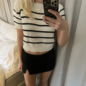 Stickad tröja - Superfin stickad T-shirt/tröja från Brave Soul. Jättefint skick och inga defekter. Hör av er vid frågor💕💕 köparen står för frakten💕