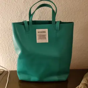 Don donna bag, never used. 