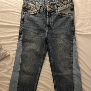 Jeans från Bik Bok💗🌟 - Säljer vida jeans från Bik Bok. Dom är oandvända men kan tvättas vid köp🫶🏻🌟