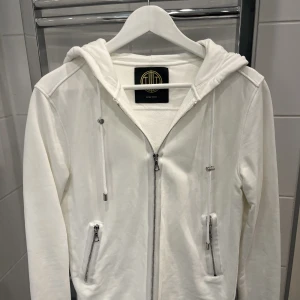 Limitato hoodie - Limitato zip hoodie Väldigt bra skick Storlek:S Box finns!