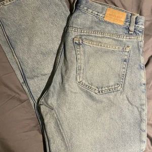 Weekday jeans - Modell Space Relaxed Straight. Storlek 29/30. Bra skick. Hör av er vid frågor😁