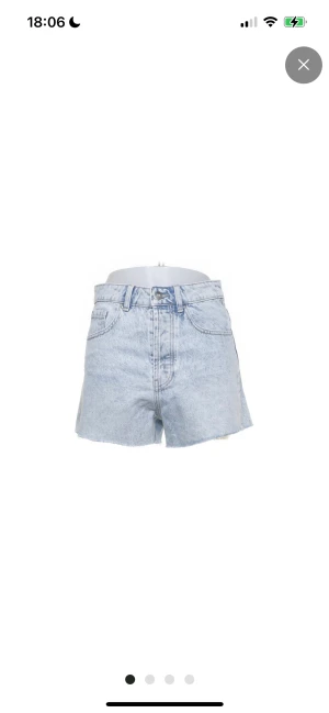 Zara jeansshort - Zara jeansshort i strl 38, använda fåtal ggr❤️