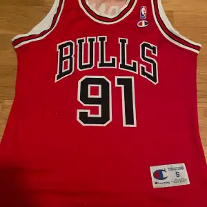 Chicago bulls Rodman jersey.