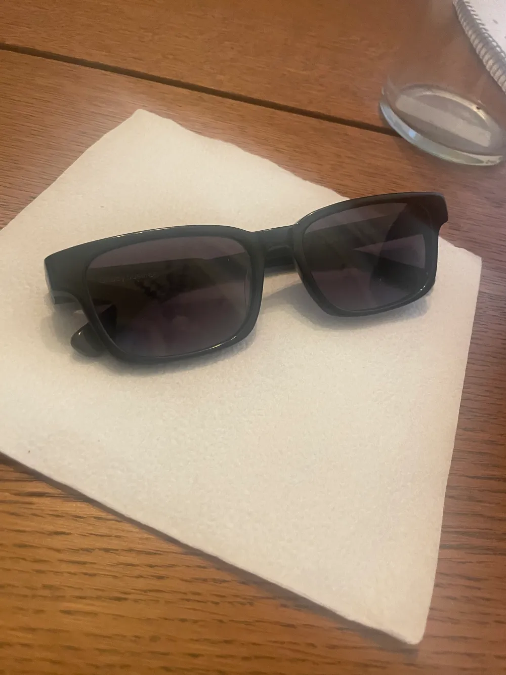 Chimi solglasögon köpta förra året med låda. . Accessoarer.