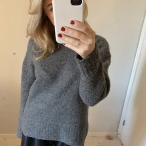 Stickad tröja - Tjock grå stickad tröja!