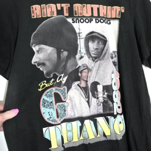 Snoop Dogg T-Shirt - Snoop Dogg T-shirt i storlek S. Varan är i gott skick.