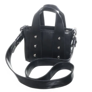 Väska zara - Super fin väska med detaljer från zara som är i jätte fint skick