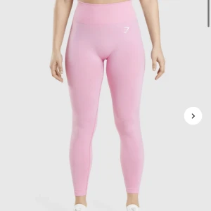 Gymshark tights - Träningstights från gymshark i storlek medium, knappt använda. deras modell vital seamless 2.0, nypris 549kr🦋 hör av er vid frågor eller intresse 💕