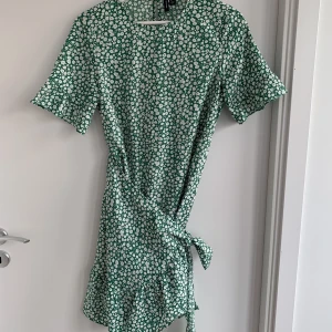 Sommarklänning - Sommarklänning från Vero Moda, perfekt till midsommar !!