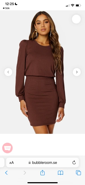 Klänning - Säljer denna klänning då den ej används, använt 3 gånger, köpt på bubbleroom för 430kr. Köparen står för frakten ❤️