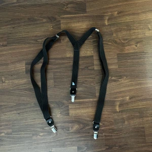 Snygga nya hängslen  - Helt nya hängslen. 