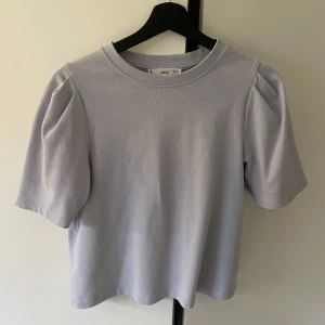 Mango topp - Lila topp från mango! Aldrig använd  🤗