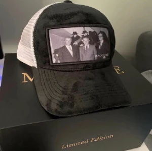 Maggiore keps - Oanvänd Maggiore keps. Bara provtestad. Perfekt inför sommaren. Kan gå ner i pris vid snabb och enkel affär. Nypris 800 kr. Säljer för 499. 