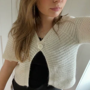 Stickad kofta - Supersöt stickad kofta!🤍