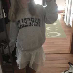 Grå tröja - Världens mysigaste tröja från hm i supersnygg model!❤️ säljer då jag har för många