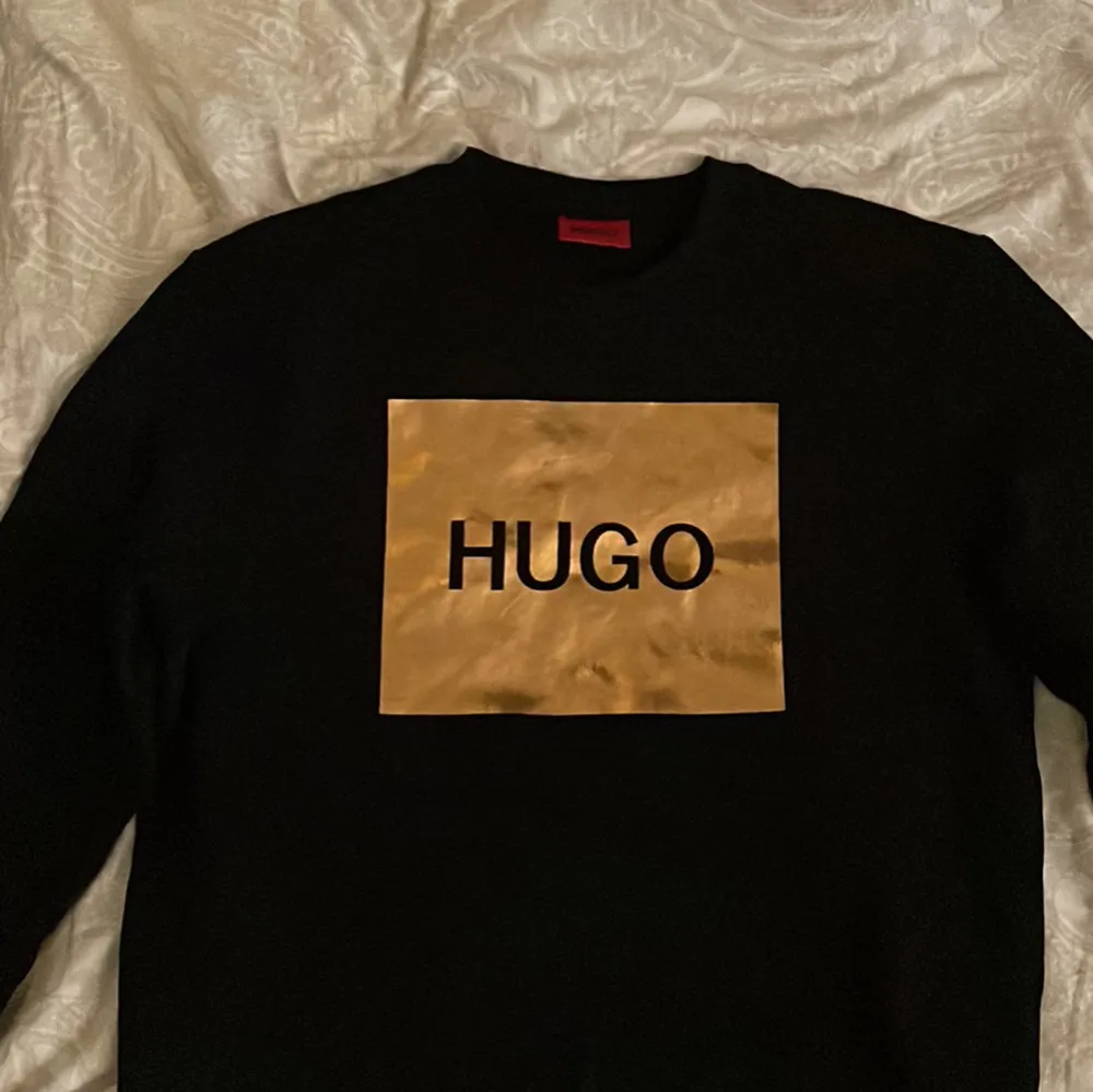 Säljer min oanvända Hugo boss sweatshirt pga fel storlek . Hoodies.