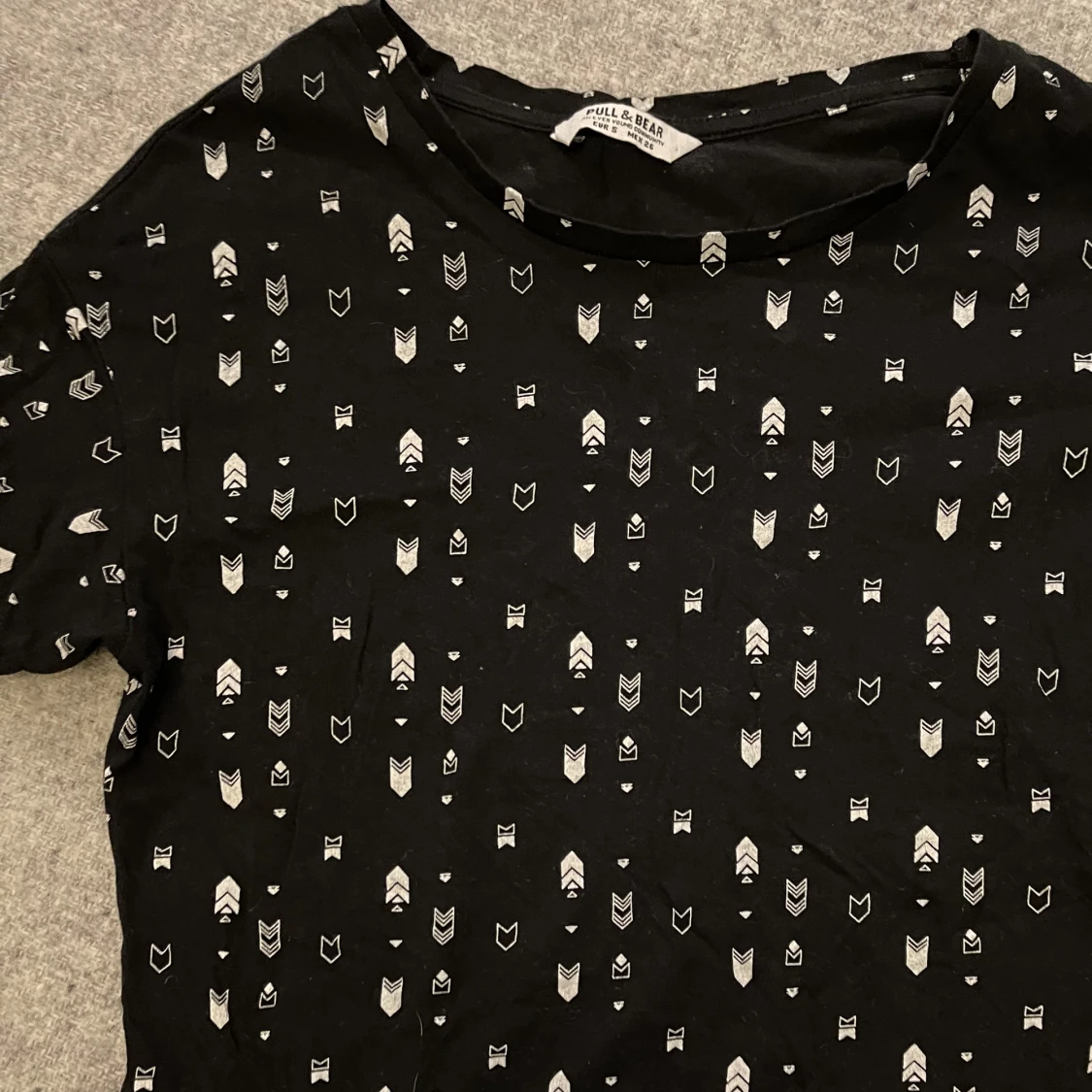 T-shirt med piltryck