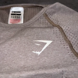 Gymshark tröja, strl S - Säljs pga fel storlek, endast testad. 