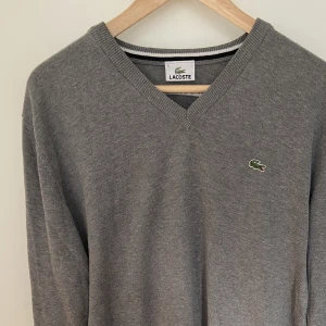 Lacoste tröja - Vintage Lacoste tröja knitwear  Storlek 5, passar M
