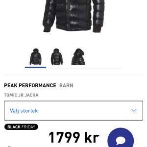 Säljer min fina glansiga peak jacka som är slutsåld  jag använt den fåtal gånger och nypris är 1799kr jag säljer för 1000. De är 160 i barnstorlek, den är lite för stor för mig som brukar ha xxs/xs. Den är som xs/s. Hör av dig vid frågor!💗