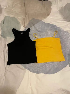 Toppar - Två linnen från ginatricot, elastiska och sköna. Man kan köpa båda för 50kr eller en för 30kr. Skriv för fler frågor eller bilder :)