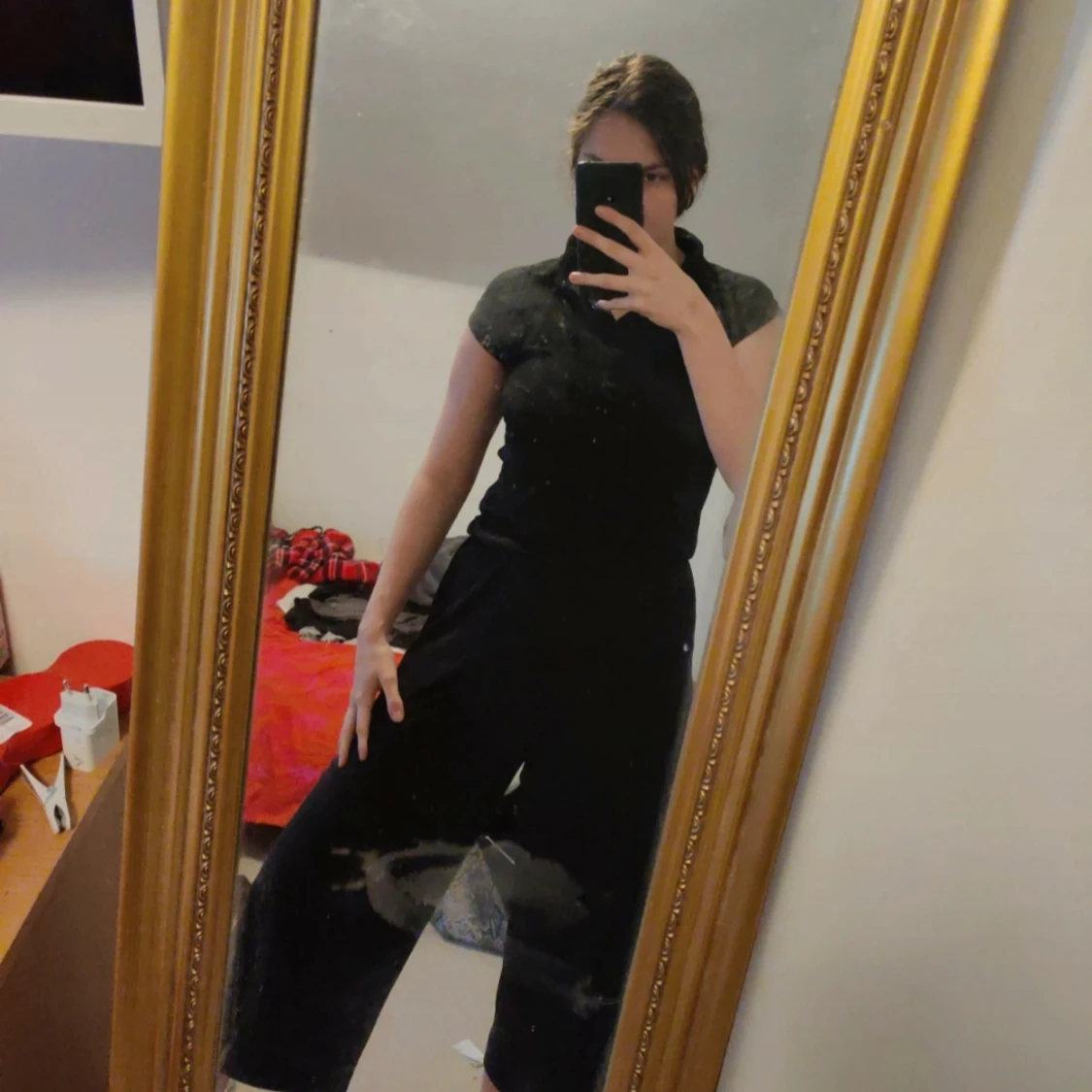 Svart t-shirt med knappar på - 90