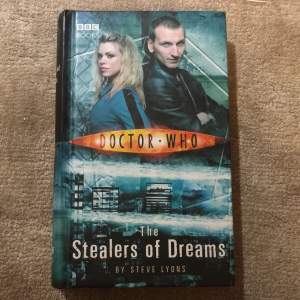doctor who bok på engelska, the stealers of dreams