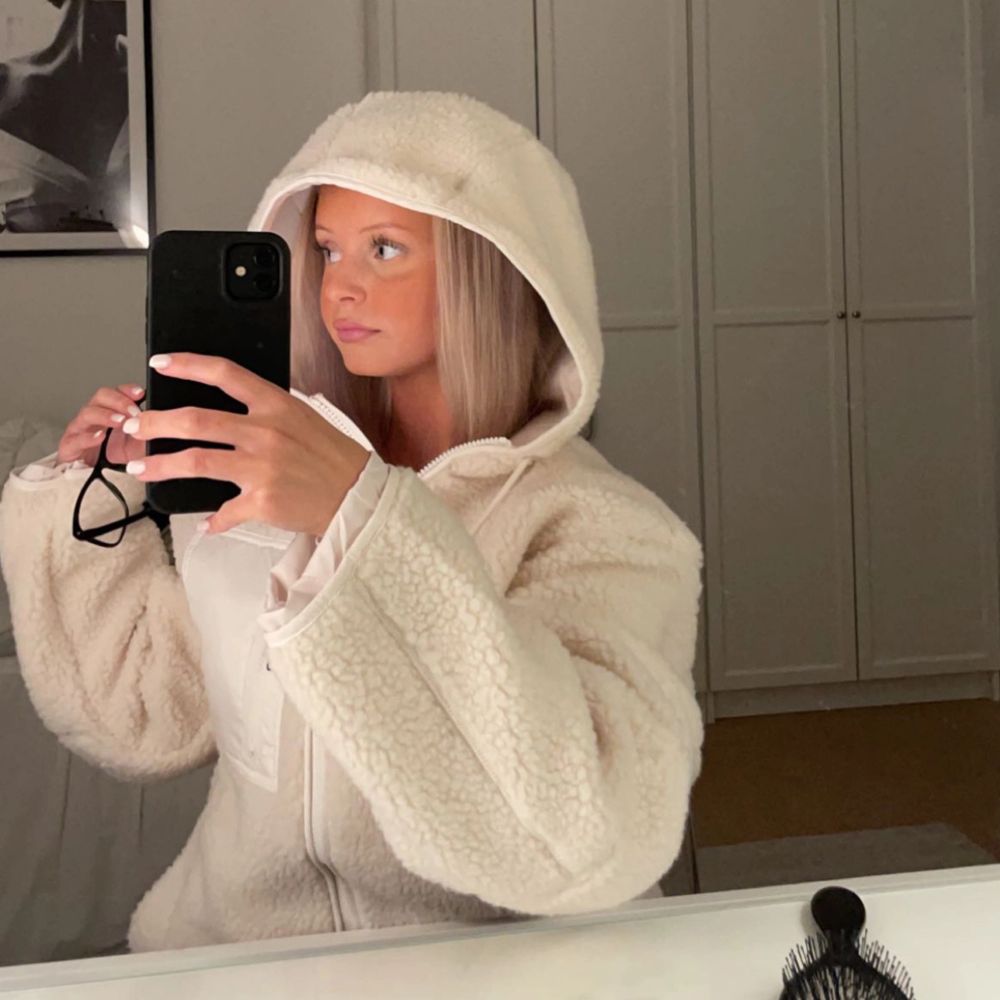 Säljer denna fina Teddy jackan! Myclet bra skick använd få gånger!💕. Jackor.