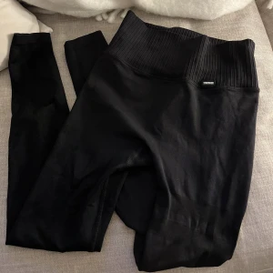 Träningstights - Seamless träningstights från Stronger. Storlek S. Nästintill oanvända 