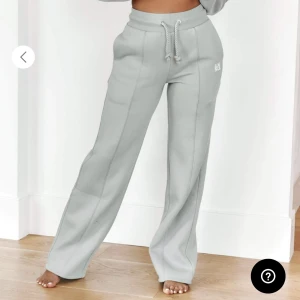 Lounge byxor - Söker dessa byxor som är slutsålda på lounge hemsida i storlek xs eller s!!!