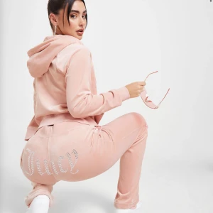 Juicy couture set - Har detta set båda delarna ja ej använder längre ok skick i storlek xs 