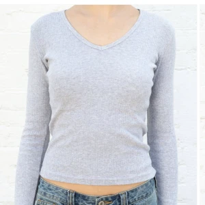 ljus grå långärmad tröja  - ljusgrå långärmad tröja