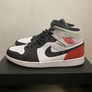 Air Jordan 1 Mid SE Union Black Toe - Air Jordan 1 mid SE Union Black Toe Storlek: EU 47.5/US 13 Skokartong ingår (original) Sparsamt använda, se bilder Hör av dig om du har frågor eller vill ha fler bilder så svarar jag! Frakt ingår + spårbar 