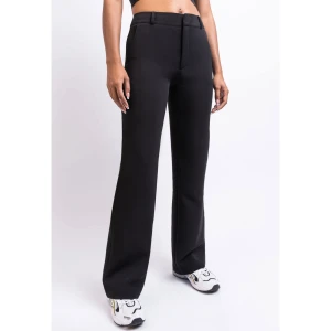 Mid waist kostymbyxor - Superfina byxor från madlady som inte kommer till användning 🤎 De är i modellen mid waist och storleken 34-regular. Nypris ca 500 kr, men säljer billigt då de är lite noppriga i bak (går lätt att ta bort)💞 