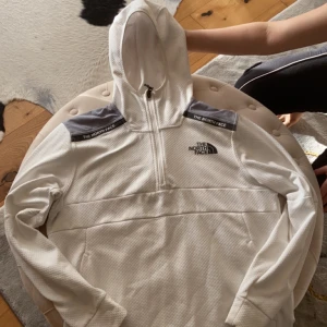 North face hoodie - Säljer North face hoodie ord pris 1000 säljer för 200. Stl M skick 9/10