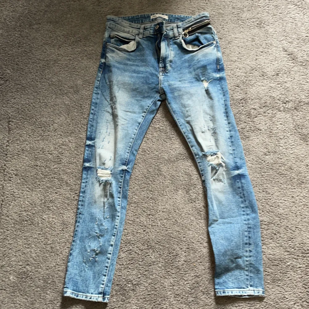 Zara jeans i bra skick. Betalade 500kr. . Jeans & Byxor.