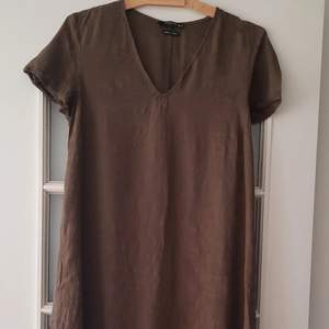 Olivegreen dress with snake pattern - I'm 174cm and its a mini dress for me! Brand is called 'Reserved'!. 100% viscose