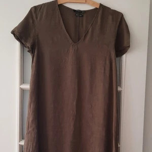 Olive green minidress with snake pattern - 40 - Olivegreen dress with snake pattern - I'm 174cm and its a mini dress for me! Brand is called 'Reserved'!. 100% viscose