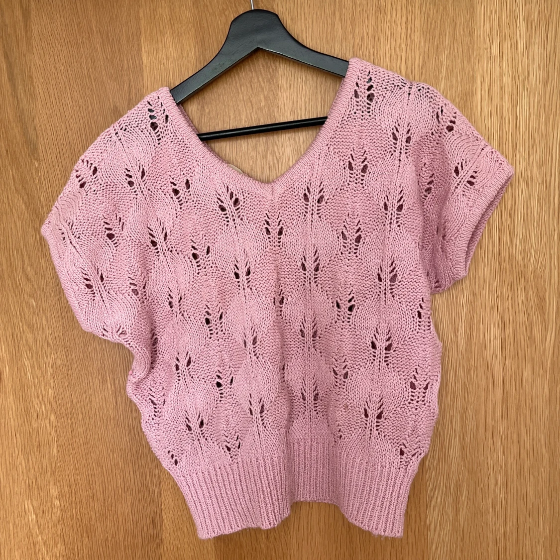 Stickad väst i rosa - vintage