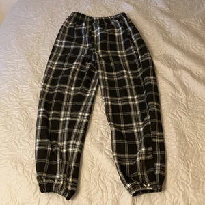 Pyjamasbyxor  - Köpte dem har byxorna från Shein för ett tag sen men kom aldrig till användning då dem var för små.❤️❤️